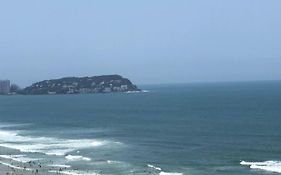 Pé Na Areia - Sol E Mar Enseada